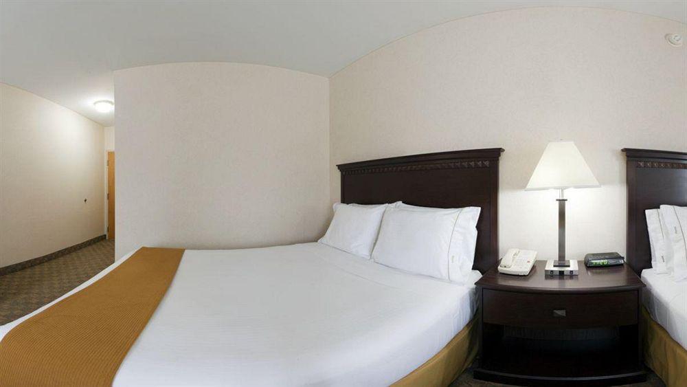 Holiday Inn Express & Suites Carneys Point - Pennsville By Ihg Extérieur photo
