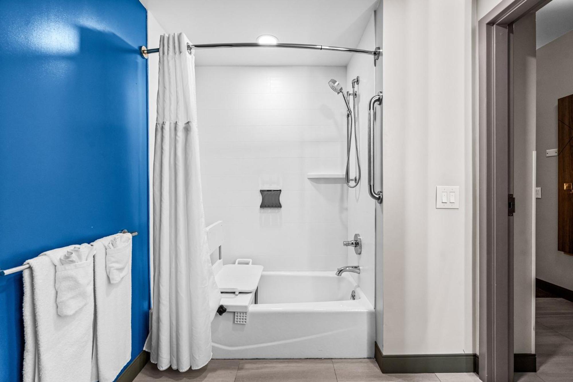 Holiday Inn Express & Suites Carneys Point - Pennsville By Ihg Extérieur photo